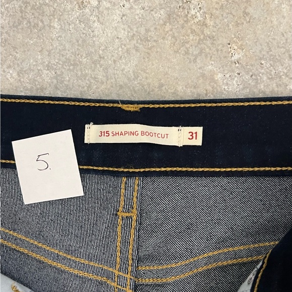 Levi’s 315 shaping bootcut. Size 31 - Picture 3 of 3